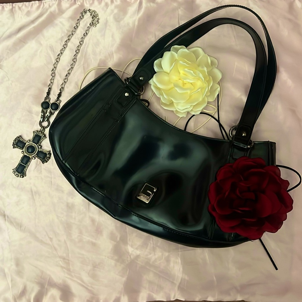 Black guess shoulder purse